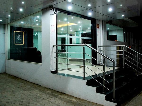 Hotel Sai Srushti Širdi Exteriér fotografie