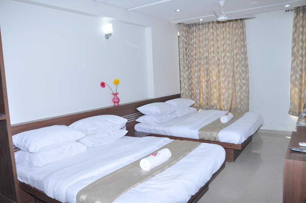 Hotel Sai Srushti Širdi Pokoj fotografie